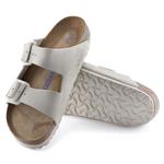 Birkenstock Arizona scamosciata bianca calzata uomo - immagine 2
