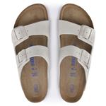Birkenstock Arizona scamosciata bianca calzata uomo - immagine 3