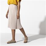 Birkenstock Arizona scamosciata taupe calzata donna - immagine 2