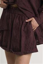 Glamorous short in pizzo burgundy