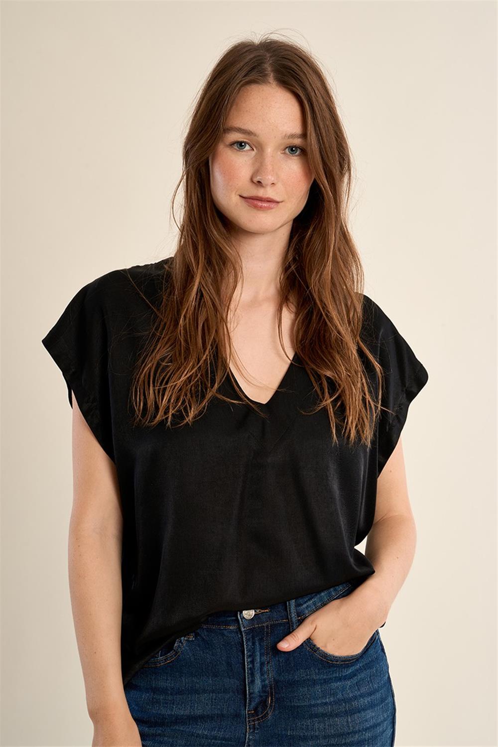 Molly_Bracken_t-shirt_V_nera Molly Bracken t-shirt V nera - immagine 1
